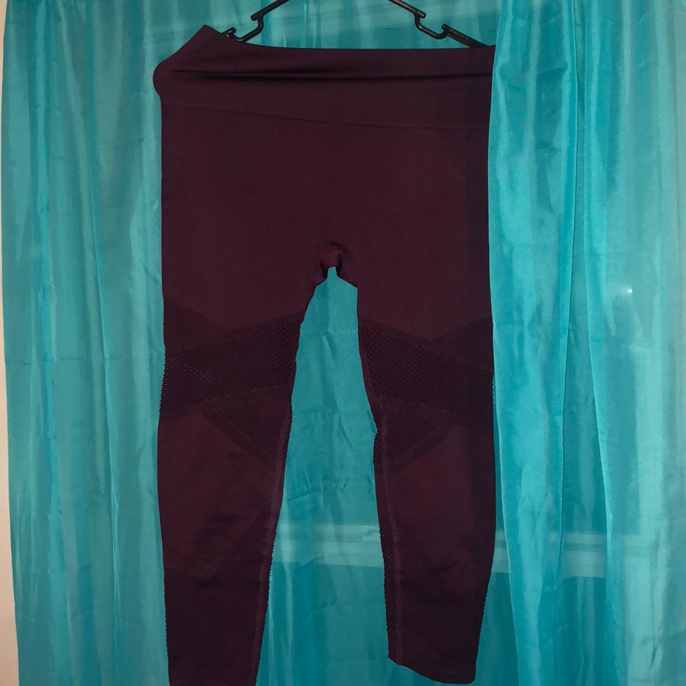 Fabletics Maroon leggings with Mesh (never worn)